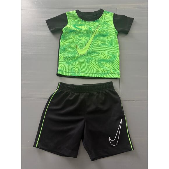 Nike Two Piece Short Set Toddler 24m Neon Green - Picture 1 of 4